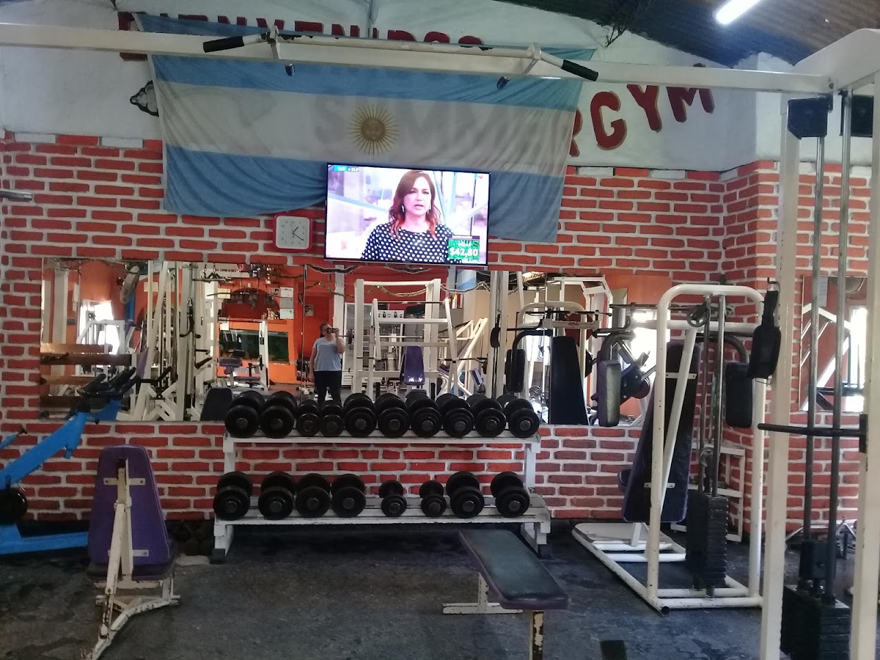 Interior del gimnasio Summer Gym San Miguel